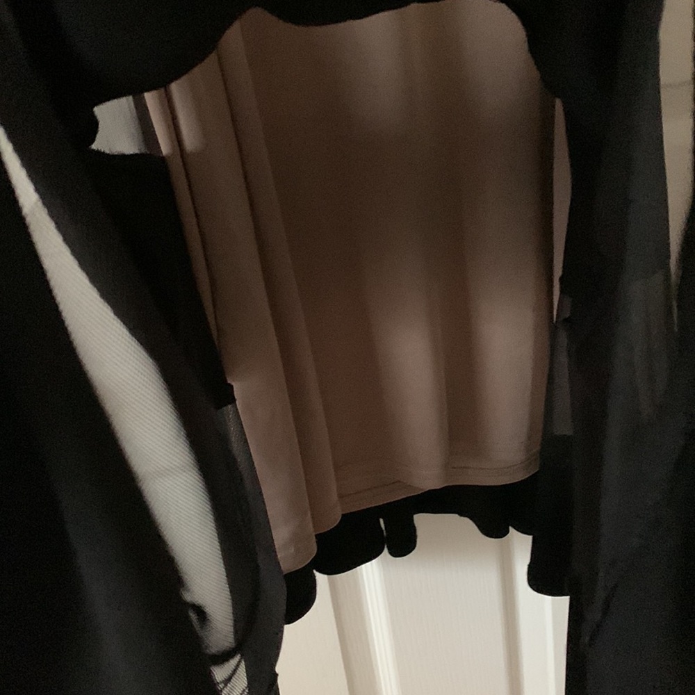 Black Dress. Size 6 - Picture 5 of 5